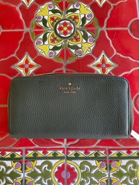 kate spade wallet like new